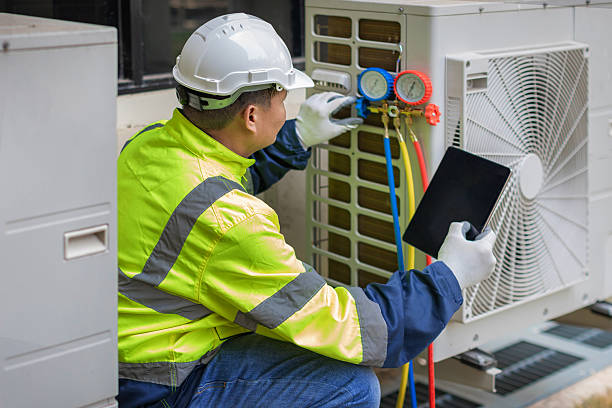 Professional Hvac technician working in Naperville, IL